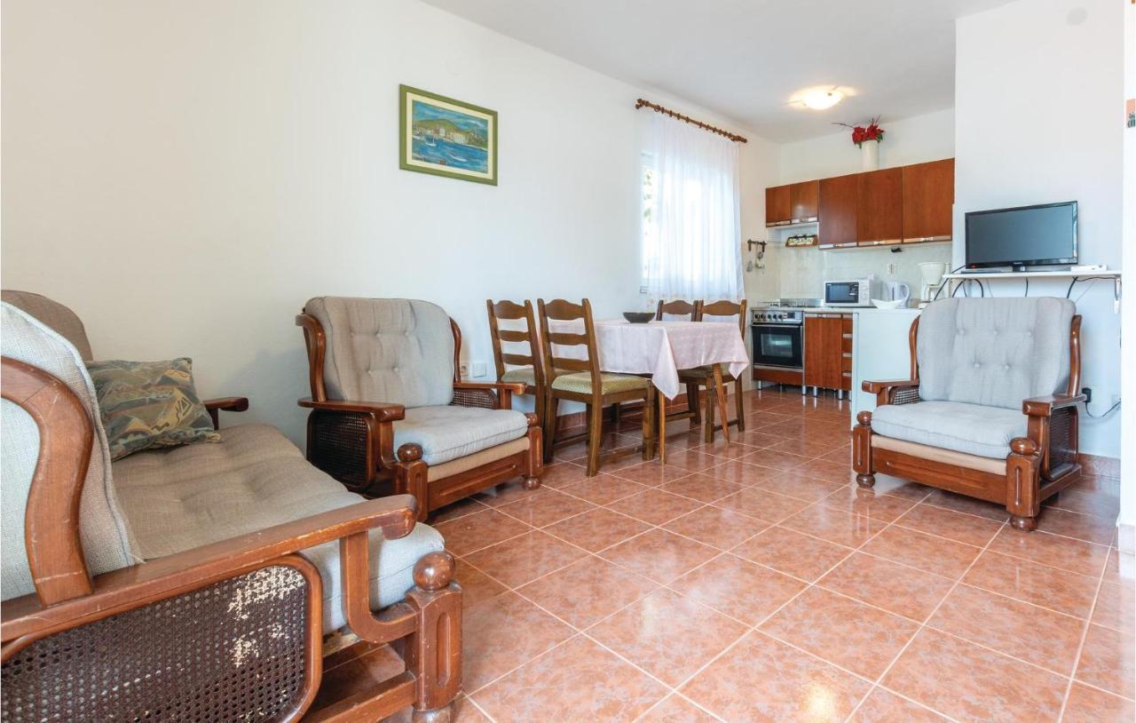 Cozy Apartment In Okrug Donji With Kitchen Donji Okrug  Exterior photo