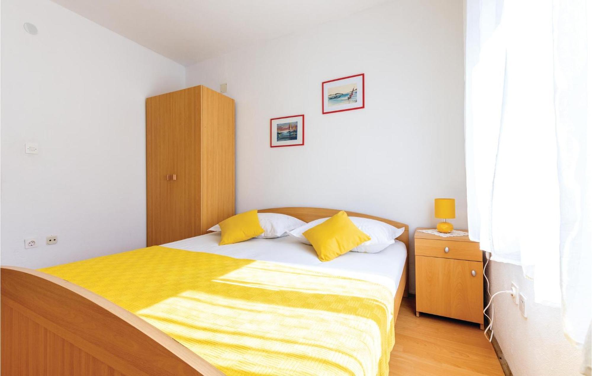 Cozy Apartment In Okrug Donji With Kitchen Donji Okrug  Exterior photo