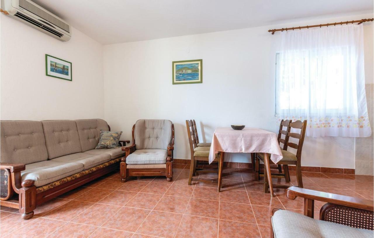 Cozy Apartment In Okrug Donji With Kitchen Donji Okrug  Exterior photo